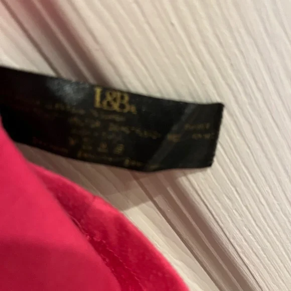 L&B Lucky & Blessed Bright Pink V-Neck Tee with Pocket Medium - Picture 6 of 6
